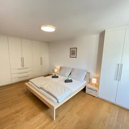 Ruhiges Mit Balkon - Wohlfuehlen In Lejlighed