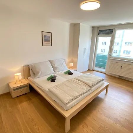 Ruhiges Mit Balkon - Wohlfuehlen In * גראץ