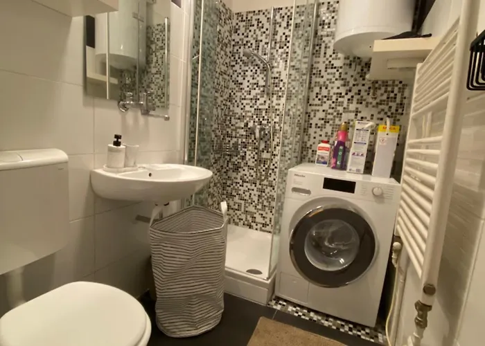 Ruhiges Mit Balkon - Wohlfuehlen In